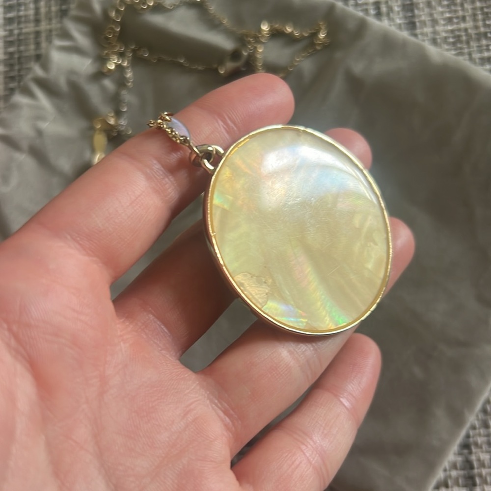Neckless - Picture 2 of 3